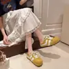 Chinelos de Encaixe Fechados Estilo Retrô Birkenstock Aumentadores de Altura Sola Grossa Estilo Primavera 2026 Feminino Versátil Novo Modelo
