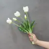 Tulipas de borracha macia branca Flores artificiais de PVC/PE para casamentos, arranjos florais para cenas de casamento, decoração de casa