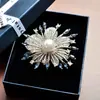 Broche Flor de Perla Diamante Azul Europeo y Americano Gama Alta Elegante Temperamento Traje Vestido Broche Broche Tulipán