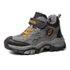 Sapatos de inverno de algodão para meninos, forrados com fleece e espessados para aquecimento, botas grandes de algodão estilo nordestino, tamanhos médio e grande, botas de neve para exterior com biqueira de aço para meninos