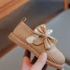 Mocasines para niñas 2026 primavera nuevo estilo tejido fly-knit transpirables zapatos para niños pequeños suela suave zapatos de princesa para niñas pequeñas