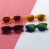 Gafas de sol infantiles con remaches moda simple Protector solar Gafas de sol con protección UV en stock Gafas de sol para niños de 3 a 12 años