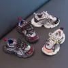 Zapatillas infantiles 2026 primavera y otoño zapatos tipo papá para niños zapatillas de correr de suela blanda de malla transpirable de moda zapatillas casuales para niñas