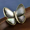 Broche Borboleta Personalizado Feito de Madrepérola Natural Exquisita, Acessório de Concha de Alto Padrão para Mulheres, Acessório Elegante e Sofisticado para Terno