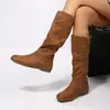 Botas femininas de cano alto plus size transfronteiriças, botas longas de camurça plissada com bico redondo e sola reta, estilo casual western slip-on multicolorido