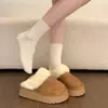 Botas de nieve blancas con suela gruesa, forro polar, sin cordones, estilo media pantufla, pantuflas de algodón esponjosas para mujer, calzado de invierno para exteriores, nuevo estilo 2026 Zapatos Birkenstock