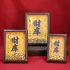Dios de la Riqueza Amarillo, un marco con una llave de cobre, una pieza decorativa para exhibir y un diseño del zodíaco de doce animales, simbolizando la apertura de un cofre del tesoro y la atracción de riqueza