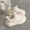 Zapatillas casuales retro de moda para mujer, nueva colección primavera/otoño 2026, con un diseño único de puntera de concha, mocasines elegantes y versátiles
