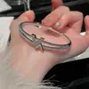 Pulsera Cuadrada de Circonita con Letra y Flor Estilo Palacio Retro, Pulsera de Lujo Ligero y Alta Gama, Joyería de Moda Europea y Americana