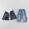 Conjunto de Otoño Nuevo para Niños 2026: Conjunto de tres piezas de chaqueta con capucha a cuadros estilo coreano para bebés a la moda