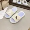 Pantufas de pelúcia de coelho fofas para mulheres, adequadas para usar ao ar livre no outono e inverno, quentes e confortáveis, pantufas de algodão de sola reta tamanho grande