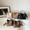 Bolsa de mão com padrão de lichia feminina 2024 nova bolsa de nicho da moda da Coreia do Sul bolsa de ombro transversal