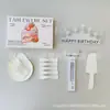 Set de vajilla desechable para pastel, incluye seis piezas, para fiestas de cumpleaños; fabricante de cuchillos, tenedores y platos para pastel; set de caja de regalo