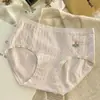 Calcinha feminina estilo biquíni de cintura média com forro 100% algodão, estilo japonês para meninas, macia, respirável, sem costura, modelo novo com flores bordadas e propriedades antibacterianas.