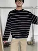 Suéter de malha pulôver listrado em preto e branco com design exclusivo para homens, outono e inverno, gola redonda, caimento relaxado, peça de malha versátil