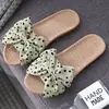 2023ins Pantuflas de lino con lazo estilo coreano para mujer, verano, absorbentes de sudor, suela suave, silenciosas, red hot, pantuflas frescas para el hogar, se pueden usar en el exterior