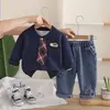 Conjunto Primavera e Outono para Meninos Camisa Polo Manga Longa Jeans Conjunto de Duas Peças Gravata de Desenho Roupas Casuais Infantis Tendência