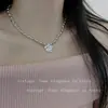 Colar de Pérolas Camélia Transfronteiriço, Estilo Retrô Francês, Colar Versátil para Clavícula de Luxo Leve Outono e Inverno, Novo Estilo de Nicho para Mulheres, Inspirado em Chanel