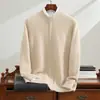 Suéter masculino macio e confortável de cashmere, com gola redonda, design básico e adequado para uso business casual.