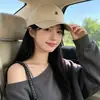 Gorra de béisbol minimalista estilo coreano con bordado de letras pequeñas, copa suave, estiliza el rostro, versátil para salidas al aire libre, gorra con visera protectora del sol