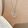 Colar de cabaça estilo nacional retrô chinês adornado com zircônia de diamante cintilante, design oco de janela de flor, corrente para clavícula de fortuna e boa sorte