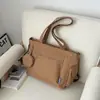 Colección de otoño 2026 transfronteriza: bolsa de mano de color liso, gran capacidad, adecuada para estudiantes, versátil para llevar en la mano, al hombro o cruzada