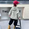 Jaqueta Masculina Primavera e Outono 2026 Novo Estilo Casual Estilosa Infantil Leve Corta-vento Jaqueta Corta-vento com Capuz Masculina Fashion