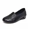 Outono de 2026 Novos Sapatos de Salto Baixo Sola Macia Corte Baixo Moda Casual Confortável Estilo Retrô Feminino Mãe Pequenos Sapatos de Couro Feminino
