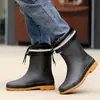Botas de lluvia de moda, antideslizantes, de caña media, con bloques de color y color sólido; zapatos impermeables negros de suela gruesa; botas de lluvia cálidas y engrosadas; estilos cortos y de caña alta