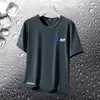 Camiseta de seda gelada de verão para homens, gola redonda, secagem rápida, manga curta, fina, respirável, tamanho grande, corte solto, esportiva e moderna