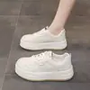 Tênis de Cano Baixo Panda Preto e Branco Feminino 2026 Novo Outono Casual Versátil Couro Macio Sapatos Brancos Estudante Sola Grossa Tênis de Board Esportivo