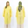 Capa de chuva descartável para atacado, tudo-em-um, à prova de chuva, portátil, tamanho adulto, poncho de chuva estendido e espessado para viagem