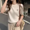 Top de punto bordado con lazo retorcido azul para mujer, de manga corta, camiseta de verano única y súper elegante