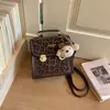 Nuevo modelo de otoño de 2026, mochila única de estilo universitario de alta costura elegante, bolso de hombro de moda nicho para el día a día