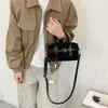 Bolsa pequena quadrada texturizada da moda transfronteiriça para mulheres, nova coleção de outono 2026, bolsa de ombro color-block patchwork, bolsa transversal para o dia a dia
