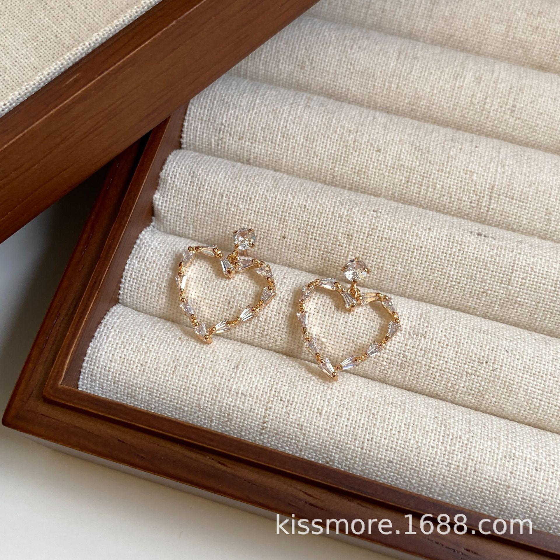 爱心镂空锆石耳环28.jpg