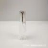 Al por mayor en stock Botella dispensadora portátil de 10 ml con tapa de rosca Botella de presión de pequeña capacidad Botella pulverizadora Material blanco fino Botella de vidrio