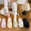 2024 nuevas pantuflas para amantes del pan material eva engrosado baño baño sensación de excremento sandalias de verano al por mayor