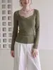 La popular prenda de mujer más vendida de este año, la nueva camiseta de manga larga con escote cuadrado y chal de encaje para otoño de 2026 es extremadamente elegante.