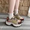 Tênis dad de sola grossa para mulheres, novo modelo outono 2026, leve, confortável, não cansa, tênis esportivos e casuais da moda para mulheres