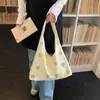 Bolsa Casual Única com Flores Vazadas para Axila Feminina, Novo Modelo 2026, Bolsa Tote Versátil de Grande Capacidade para o Dia a Dia