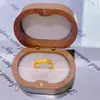 Anel Flor Escovada Ouro Antigo Estilo Loja de Ouro Ouro de Areia Anel para Dedo Indicador Cobra de Nicho Joia Versátil Aberta de Luxo Leve