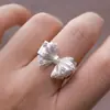 Anillo Popular de Diseño Fresco de Nicho Xiaohongshu con Lazo Estéreo Incrustado Estilo Pequeño y Fresco Envío Directo