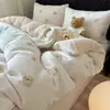 Juego de ropa de cama de cuatro piezas A-class de terciopelo de leche, fresco y simple, para otoño e invierno, cálido y engrosado, terciopelo de coral de doble cara, juego de tres piezas de dibujos animados