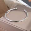 Nuevo Pulsera Deformable Trenzada Ajustable Estilo Europeo y Americano Chapada en Cobre Oro Real con Sensación de Alta Gama, Modelo Ajustable Estilo Lujo Ligero de Nicho