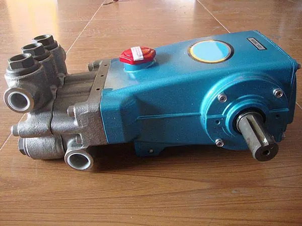 HT400三缸柱塞泵.jpg