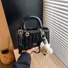 Bolso de mujer bordado de nicho de comercio exterior 2026 nuevo estilo de moda bolso cruzado versátil bolso de mano verano Bolso tote pequeño Lady Dior