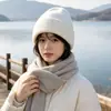Gorro de punto para mujer, nuevo estilo otoño/invierno 2026, gorro cálido para ciclismo, viajes al aire libre y montañismo, hace que la cara se vea más pequeña