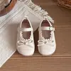 Zapatos de princesa estilo coreano para niñas, colección primavera/otoño 2026, diseño de encaje y lazo, versátiles zapatitos de piel, zapatos para bebé, blanco