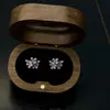 Pinzas para Orejas Blancas de Rosa Parisina Vintage sin Perforación para Mujer, Diseño de Nicho, Pendientes Versátiles y Elegantes